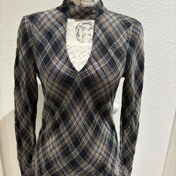 Adorable Plaid Tye Back Veronica Beard shirt blouse size 6 (fits a small) - Picture 2 of 5